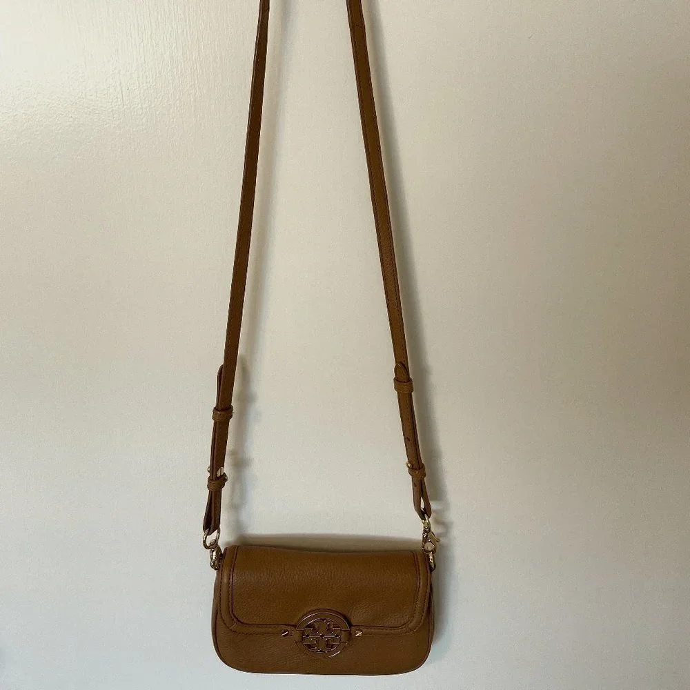 Tory Burch Amanda Tan Leather Crossbody Bag - Picture 4 of 4